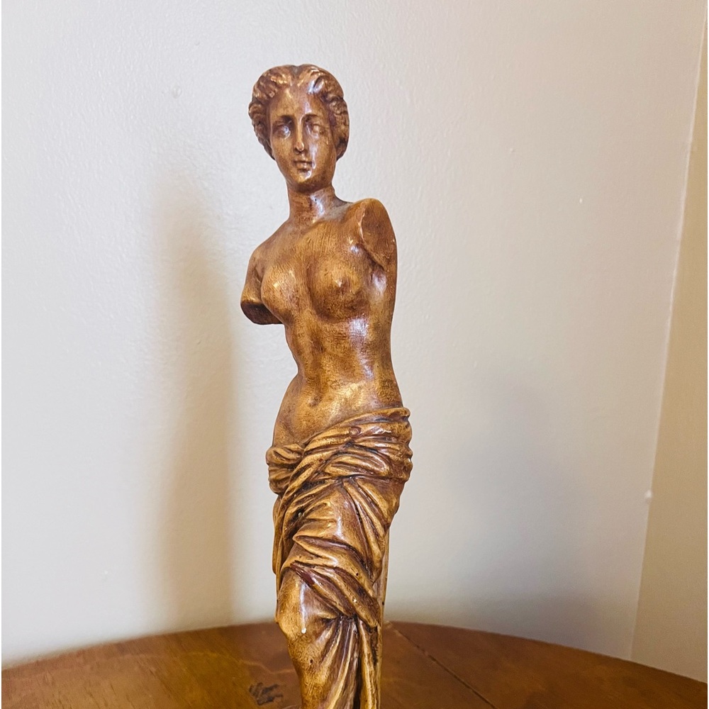 VINTAGE STATUE Venus de Milo 60s or 70s Home Decor